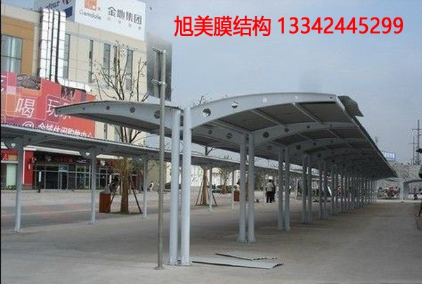 膜結構停車棚