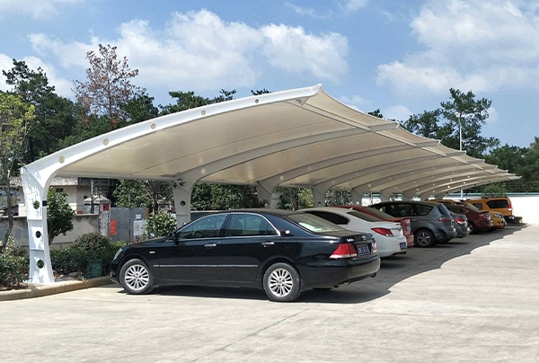 膜結構停車棚