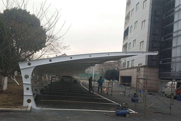 膜結構停車棚