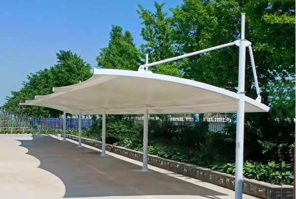 膜結構停車棚