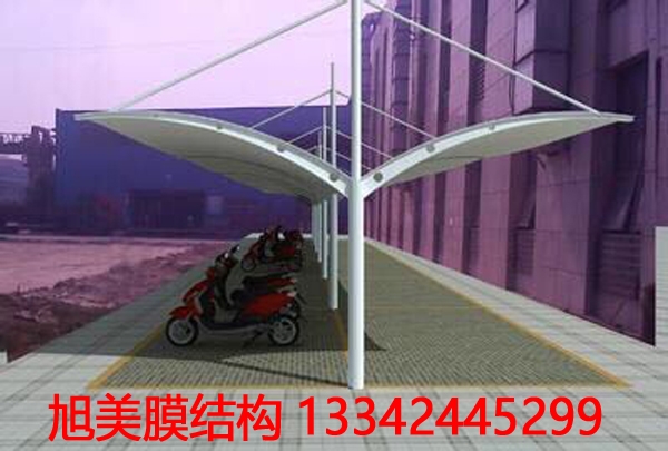 膜結構停車棚