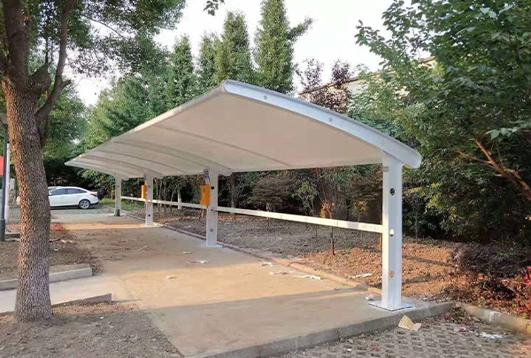 膜結構停車棚