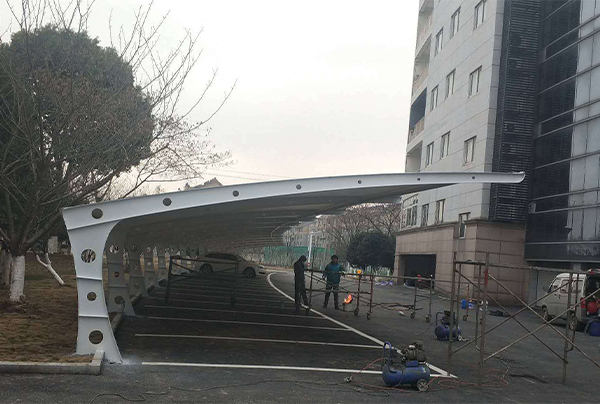 膜結構停車棚