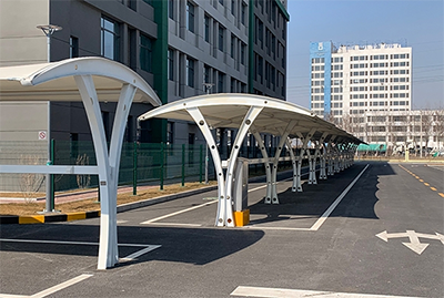 膜結構停車棚